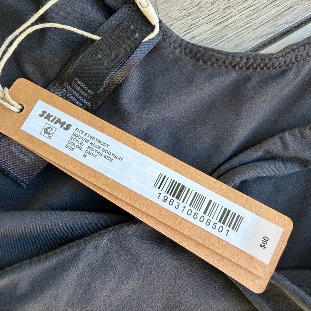 SKIMS Fits everybody Square Neck Bodysuit - Picture 3 of 8